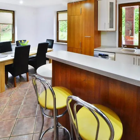 In Wi Cianowo Near Ostrowieckie بيت للعطل