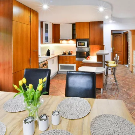 Comfortable, Large With A Garden 펜션 *